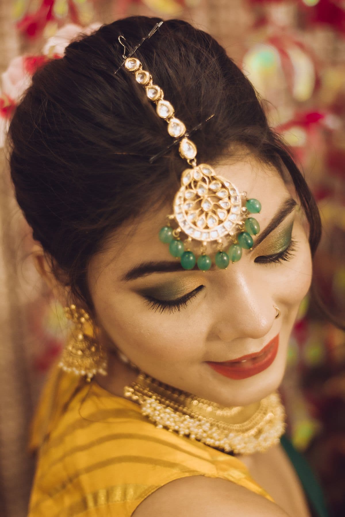 Close-up of a bride's gold necklace and maang tikka